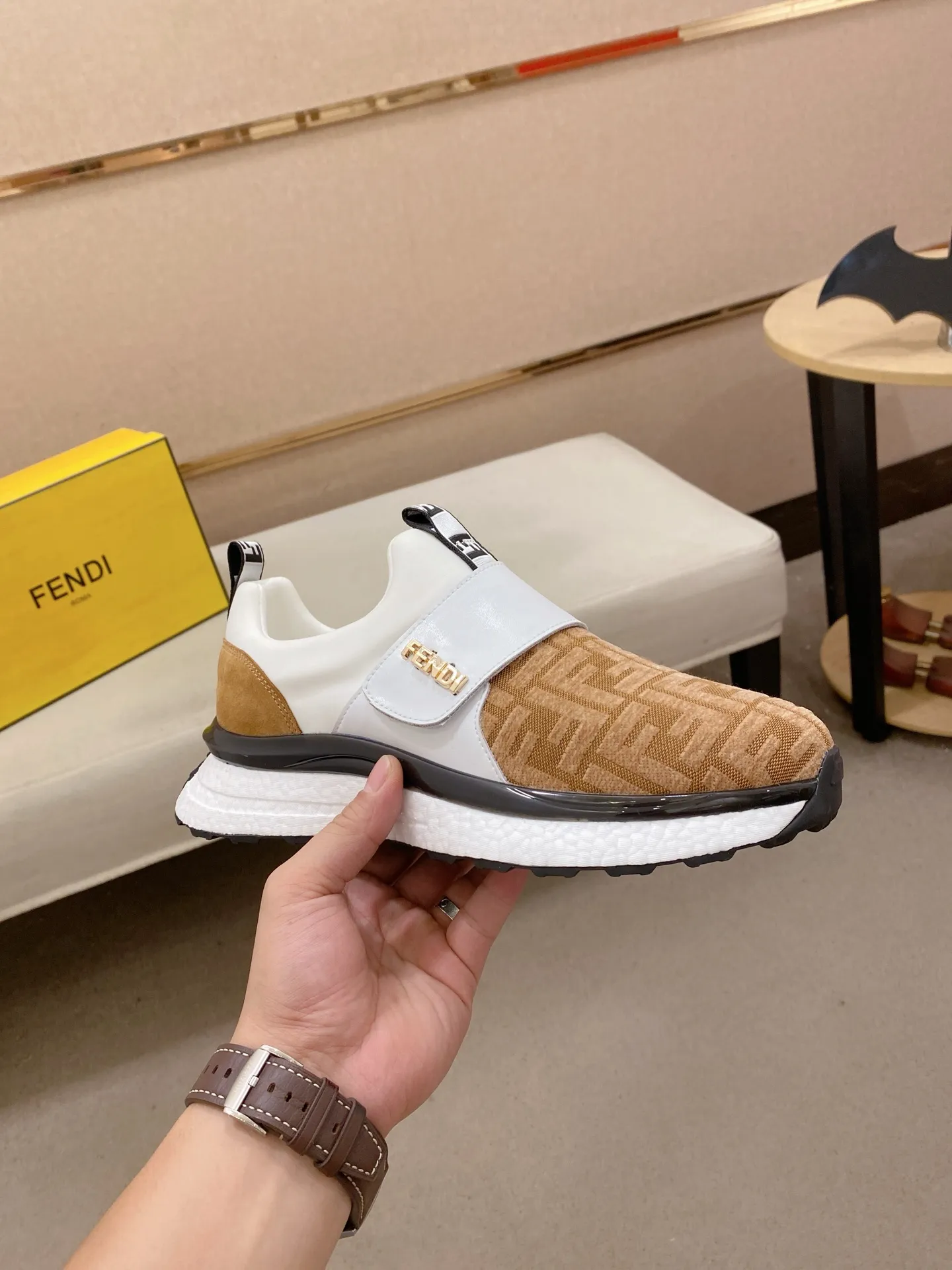 Men's shoes 💰 462💰 (fendi) New high-top 👊🏻 upper 🇮🇹 imported cowhide fabric 🇩🇪 lining imported breathable mesh lining. The original outsole is molded to highlight the identity of every man, and the upper foot is elegant and stable🚶🏻🚶🏻The high-end custom counters reproduce the original version📯No matter the wind or rain, the shoe last remains unchanged and can withstand the verification of time🔍️,🔵 Size: 38-44